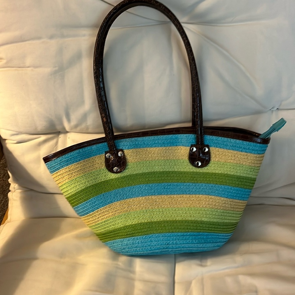 Multi color basket shoulder bag